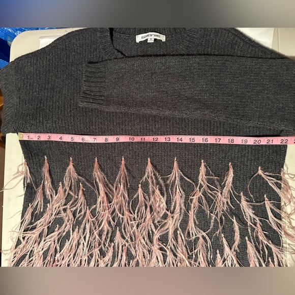 ELIZABETH AND JAMES Grey with Pink Ostrich Feather Trim Sweater size medium - Picture 10 of 10